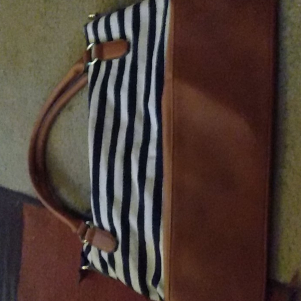 Maurice, bag.